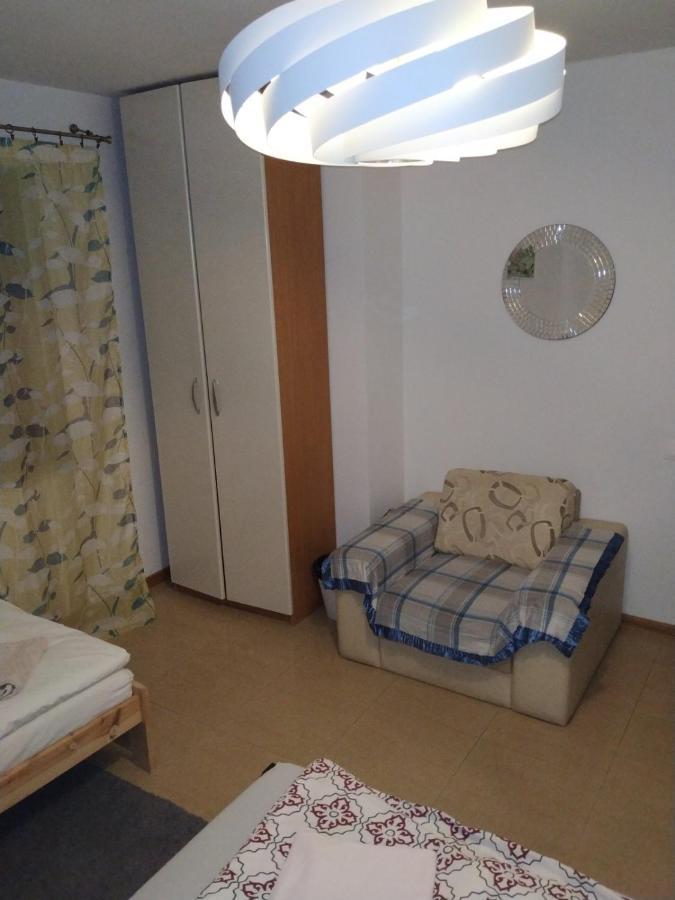 Ochota Forest Guest House Warschau Buitenkant foto