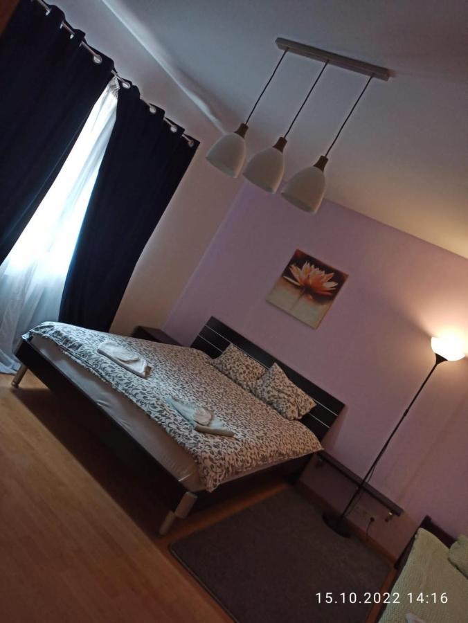 Ochota Forest Guest House Warschau Buitenkant foto