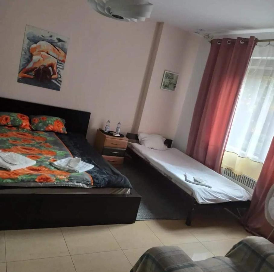 Ochota Forest Guest House Warschau Buitenkant foto